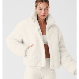 Alo yoga Sherpa snow angel puffer